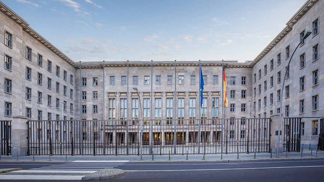 Blick auf das Bundesfinanzministerium in der Berliner Wilhelmstraße. 